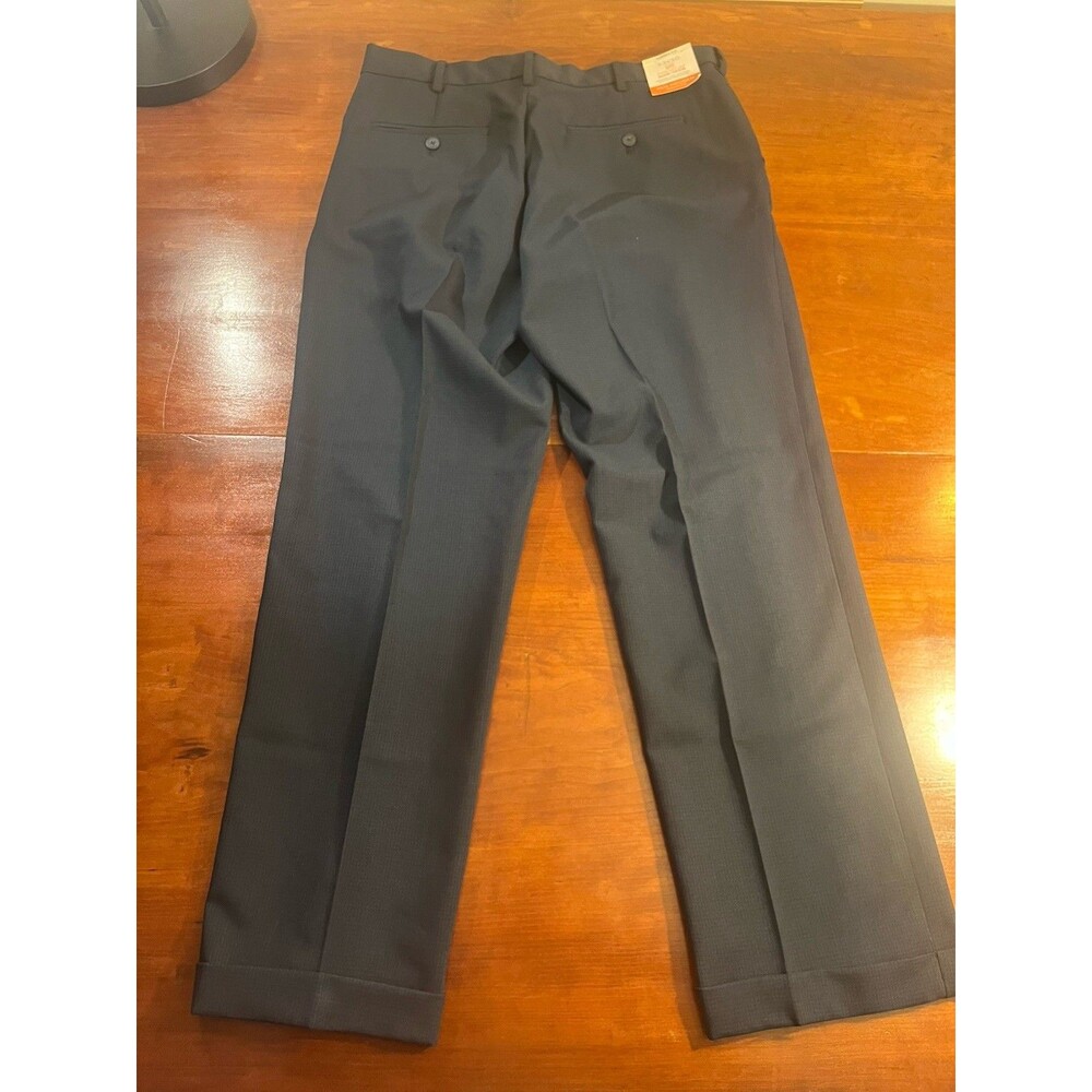 NWT Van Heusen Traveler 33x30 No Iron Premium Classic Fit - Picture 5 of 6